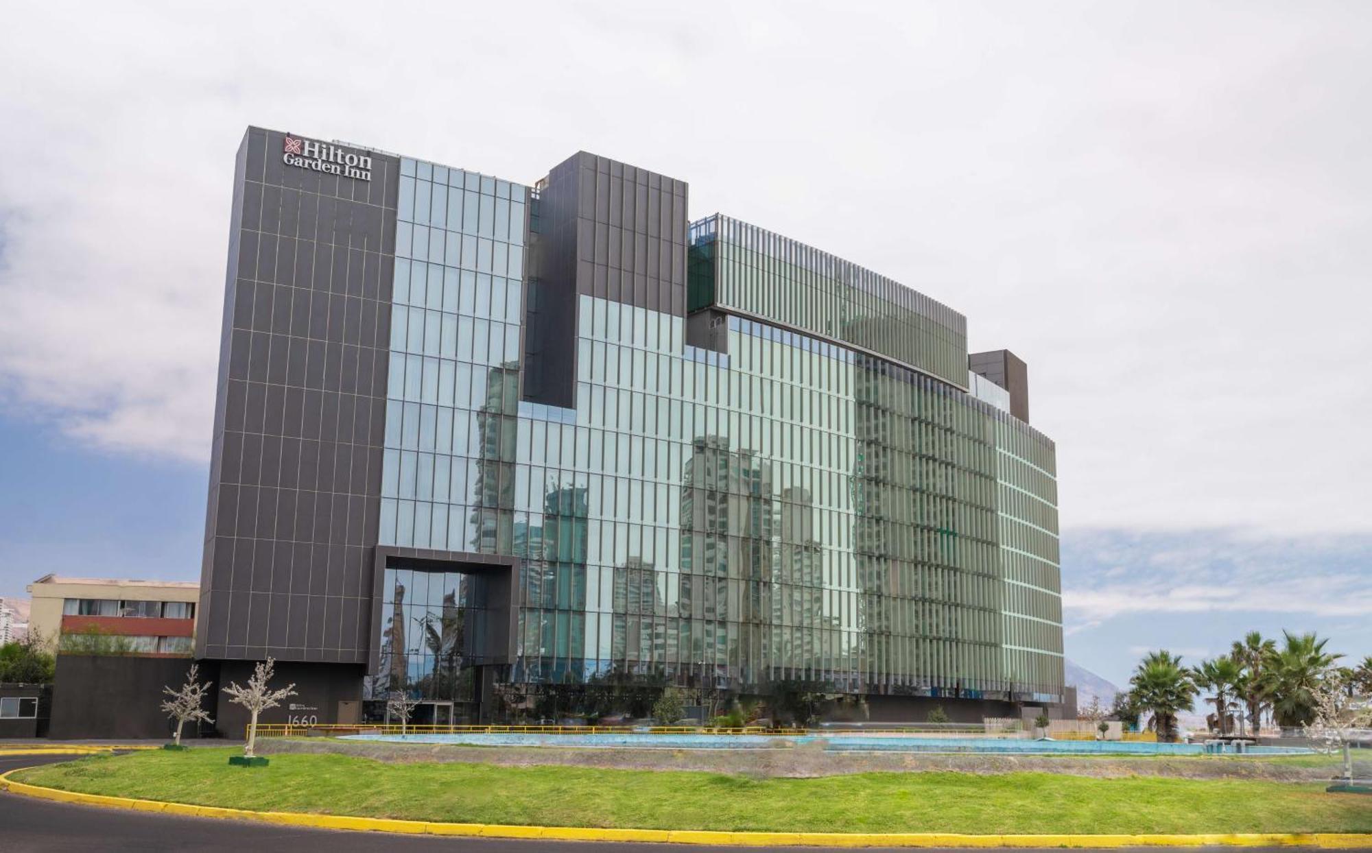 Hilton Garden Inn Икике Экстерьер фото