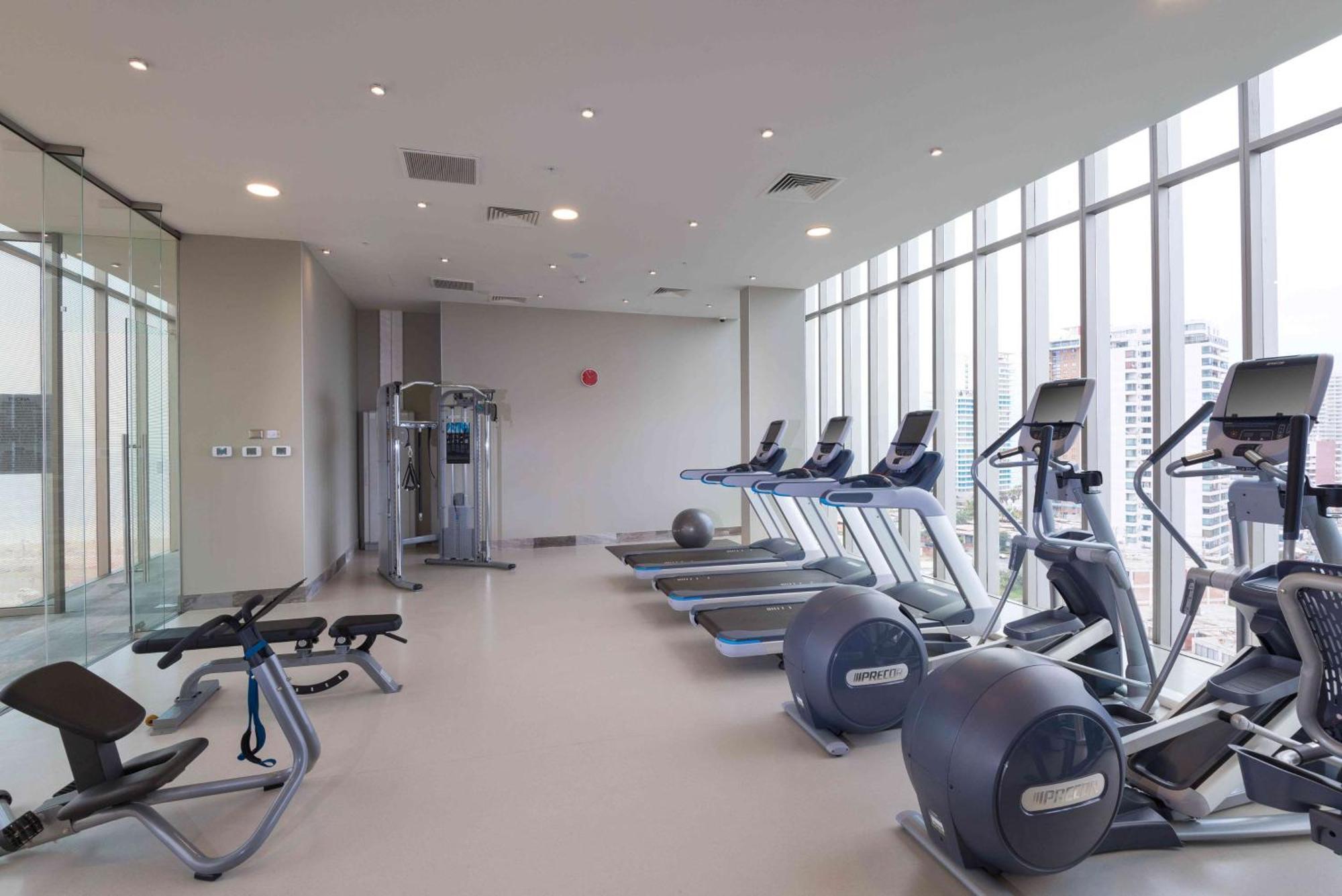 Hilton Garden Inn Икике Экстерьер фото