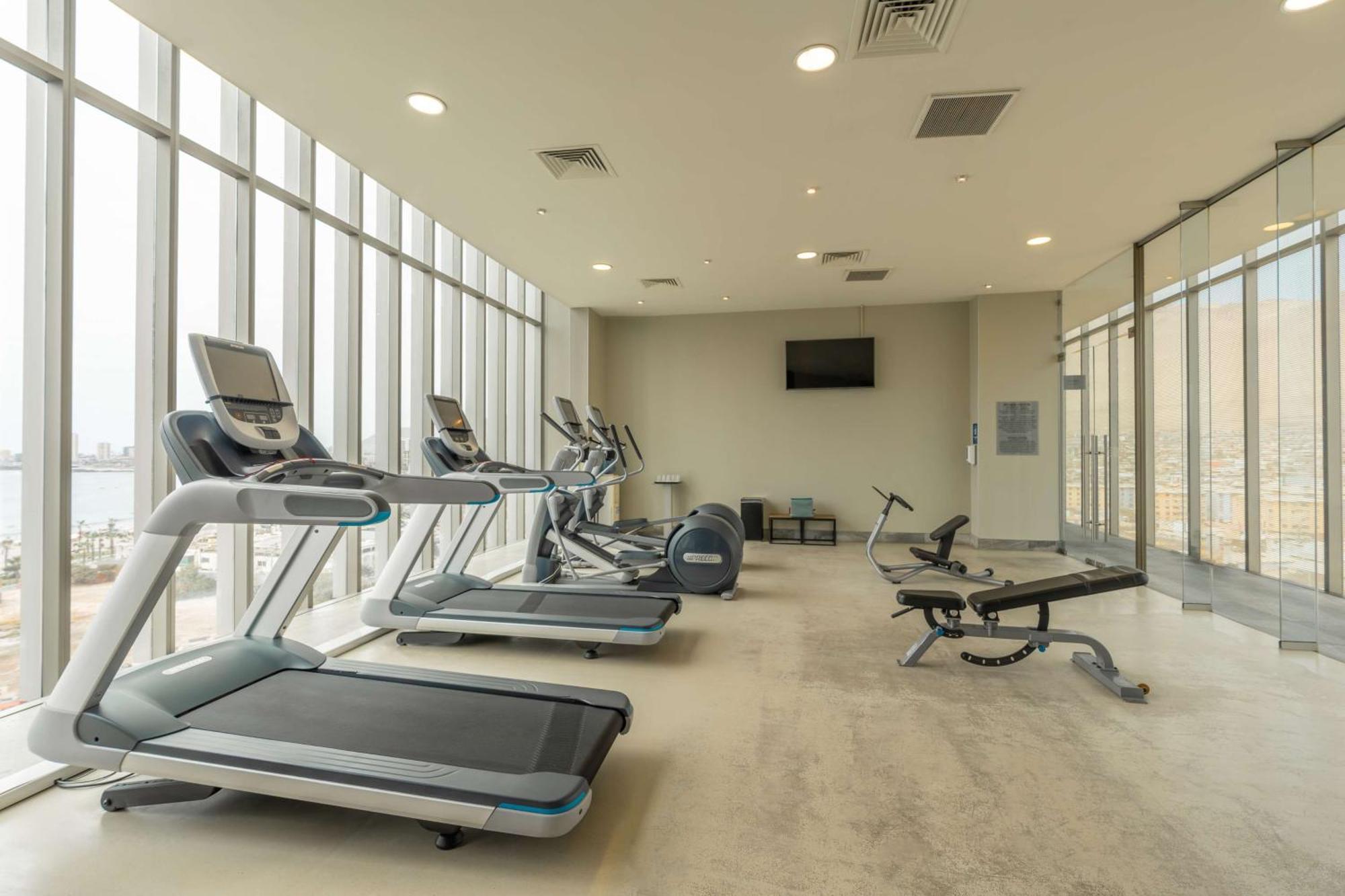 Hilton Garden Inn Икике Экстерьер фото
