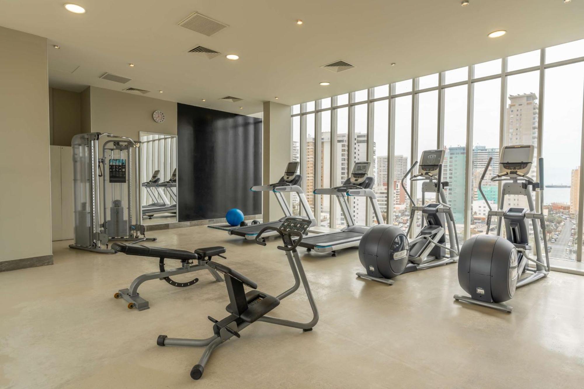 Hilton Garden Inn Икике Экстерьер фото