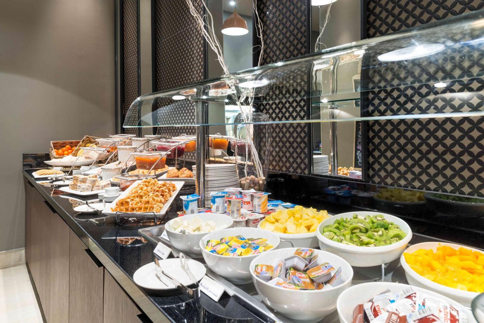Hilton Garden Inn Икике Экстерьер фото