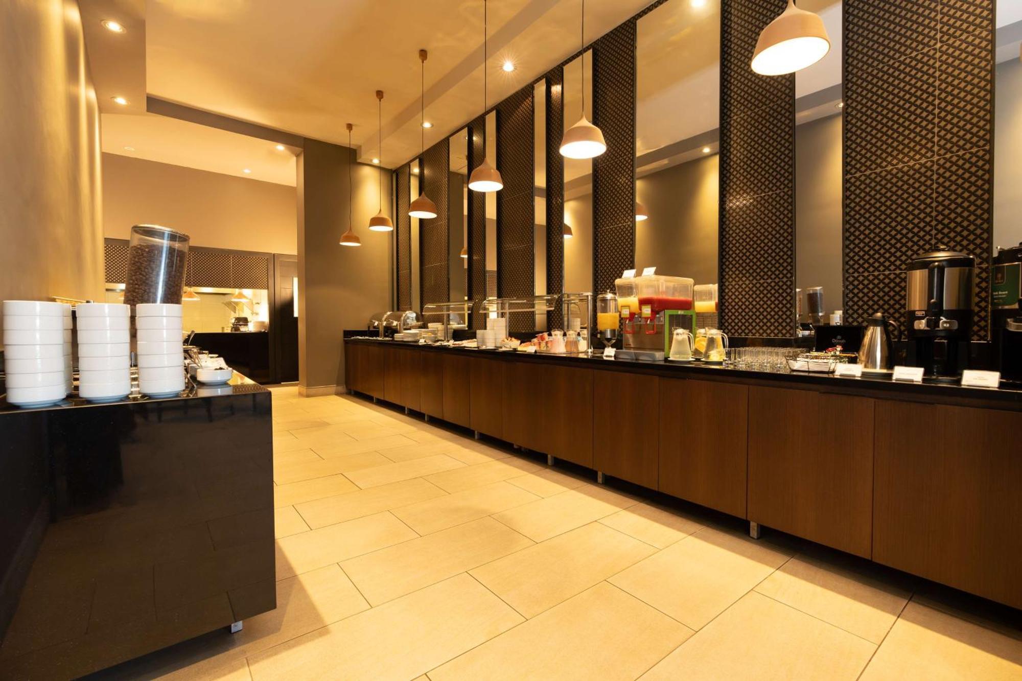 Hilton Garden Inn Икике Экстерьер фото
