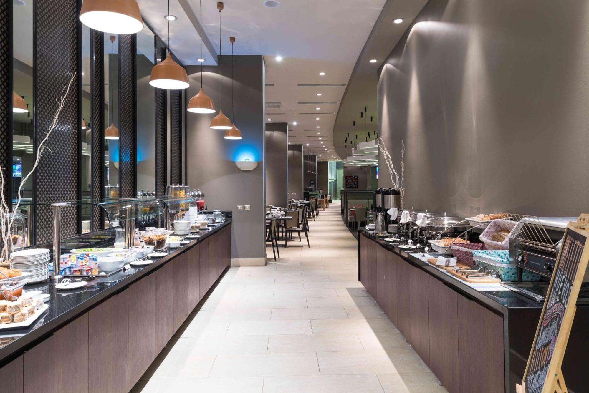 Hilton Garden Inn Икике Экстерьер фото
