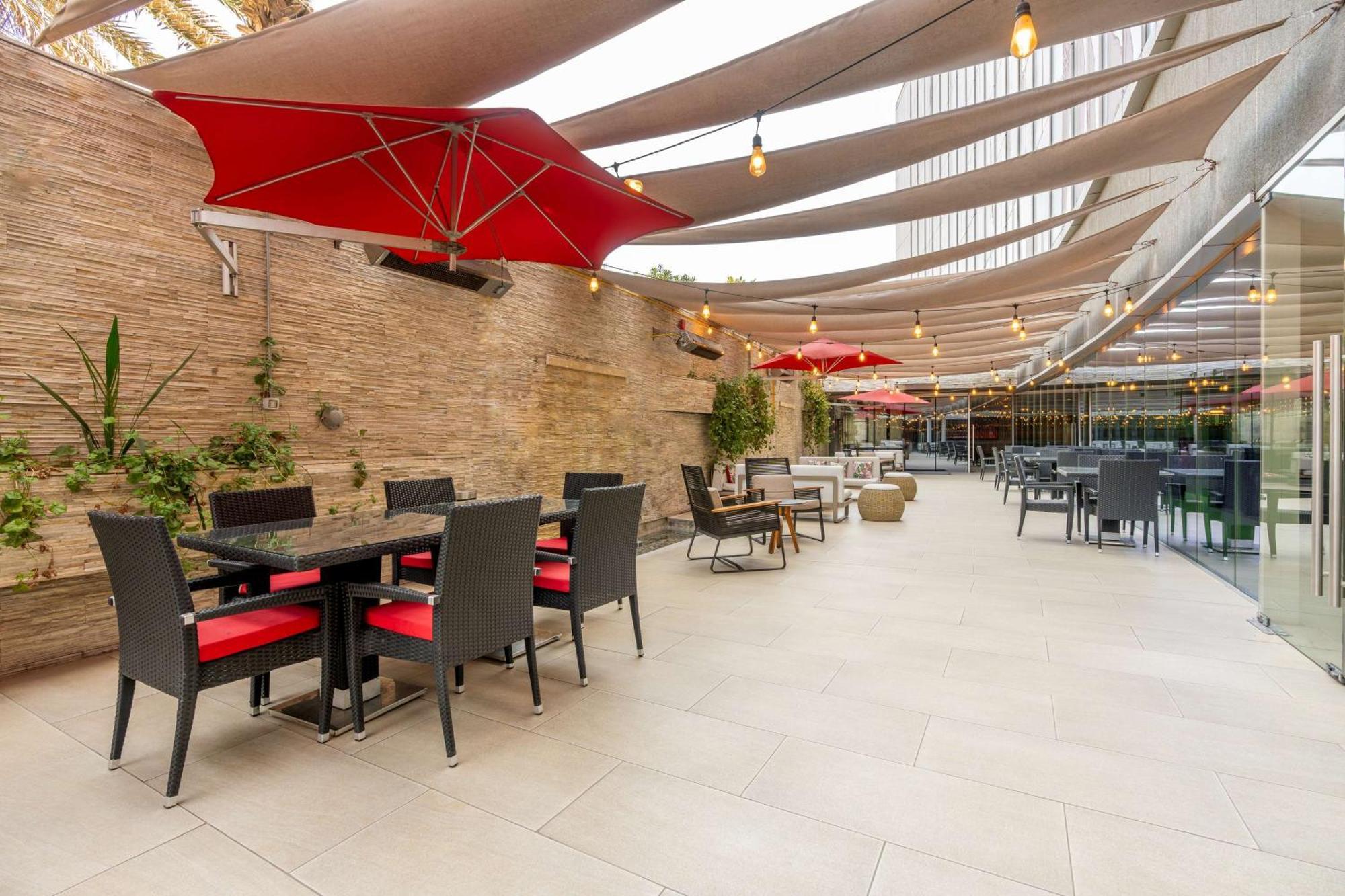Hilton Garden Inn Икике Экстерьер фото