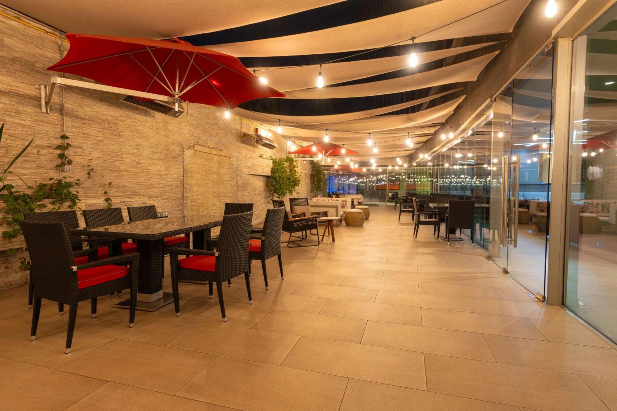 Hilton Garden Inn Икике Экстерьер фото